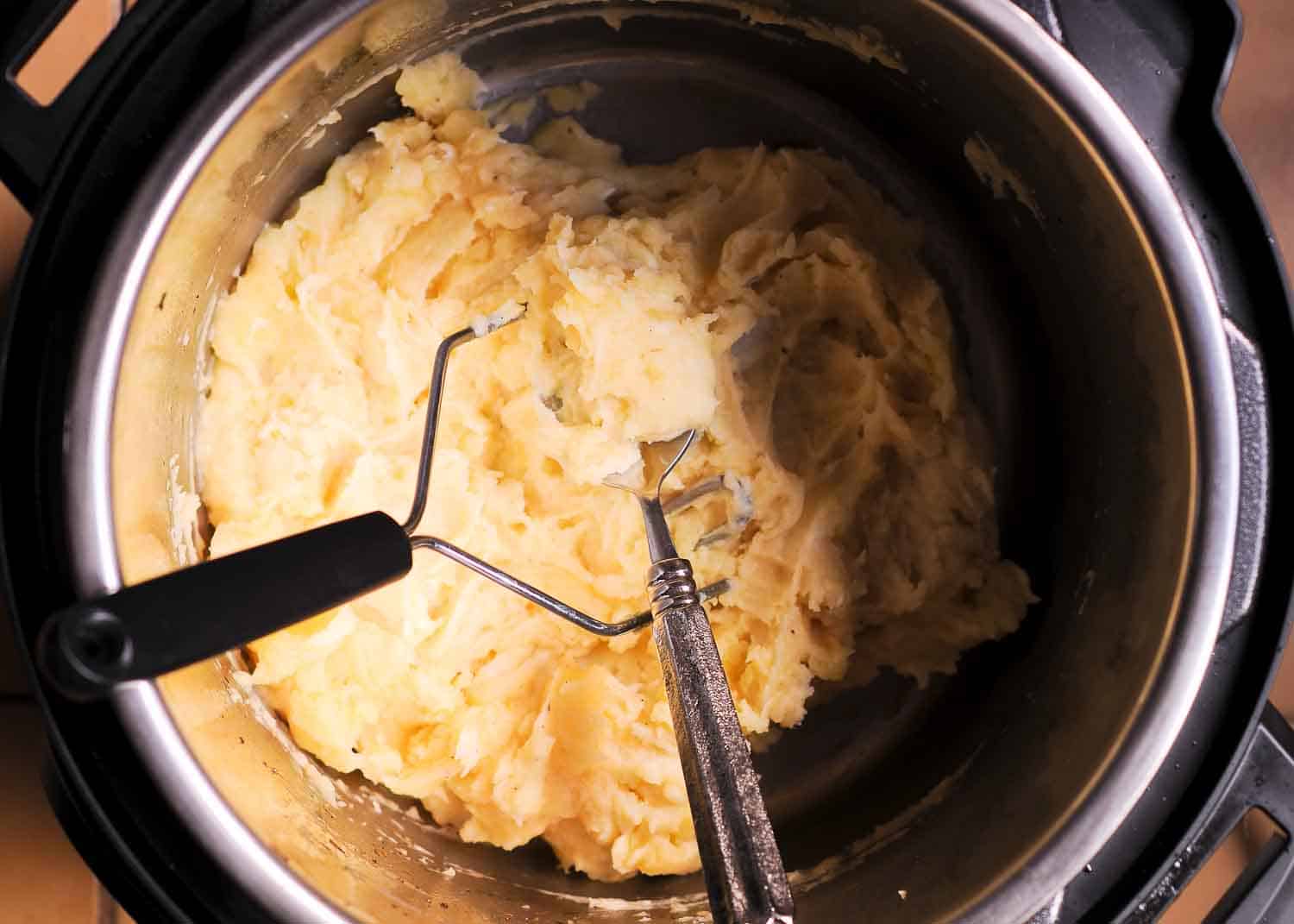 Cheesy and Garlicky Instant Pot Mashed Potatoes
