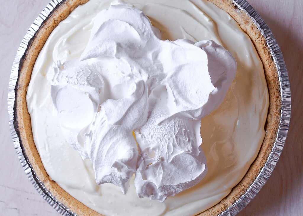 Easy No Bake Lemon Pudding Cream Pie