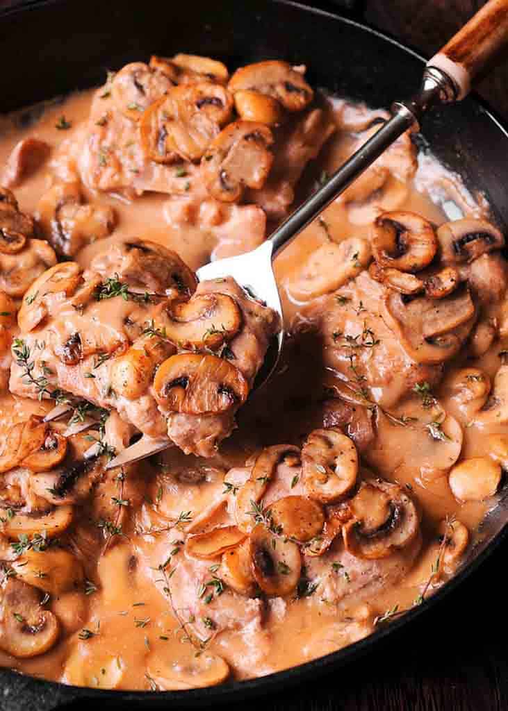 Skillet Chicken Thighs in Creamy Mushroom Pan Sauce