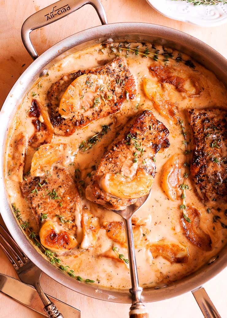 Pork chops in apples and cider