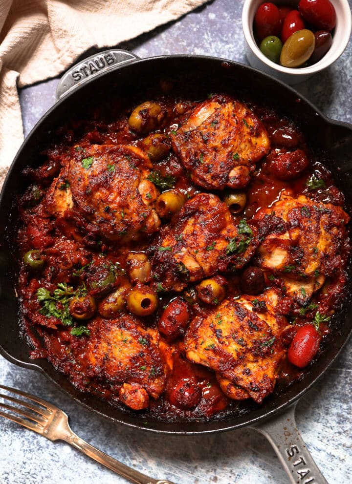 Braised chicken with wine in a skillet