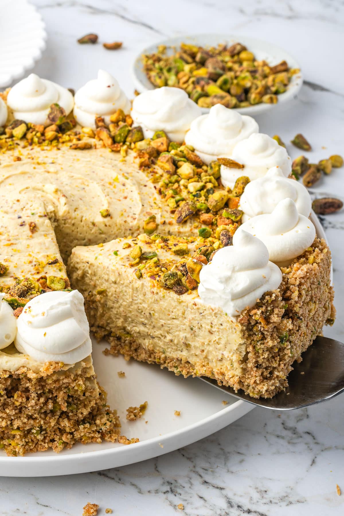 Pistachio Cheesecake no bake on a plate