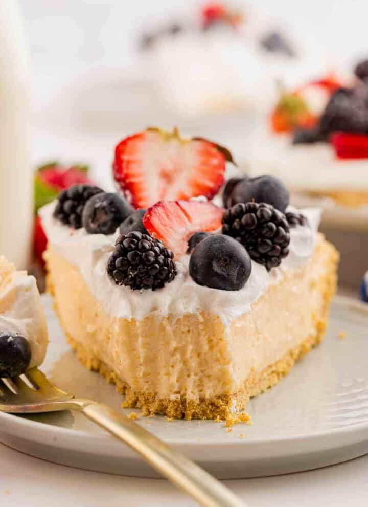 No Bake Berry Pudding Pie