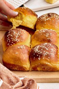 pumpkin dinner rolls