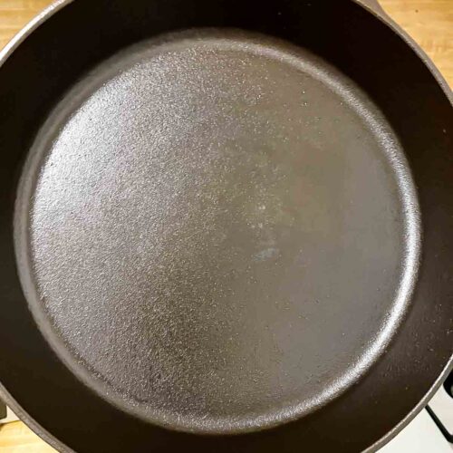 how to season cast iron skillet