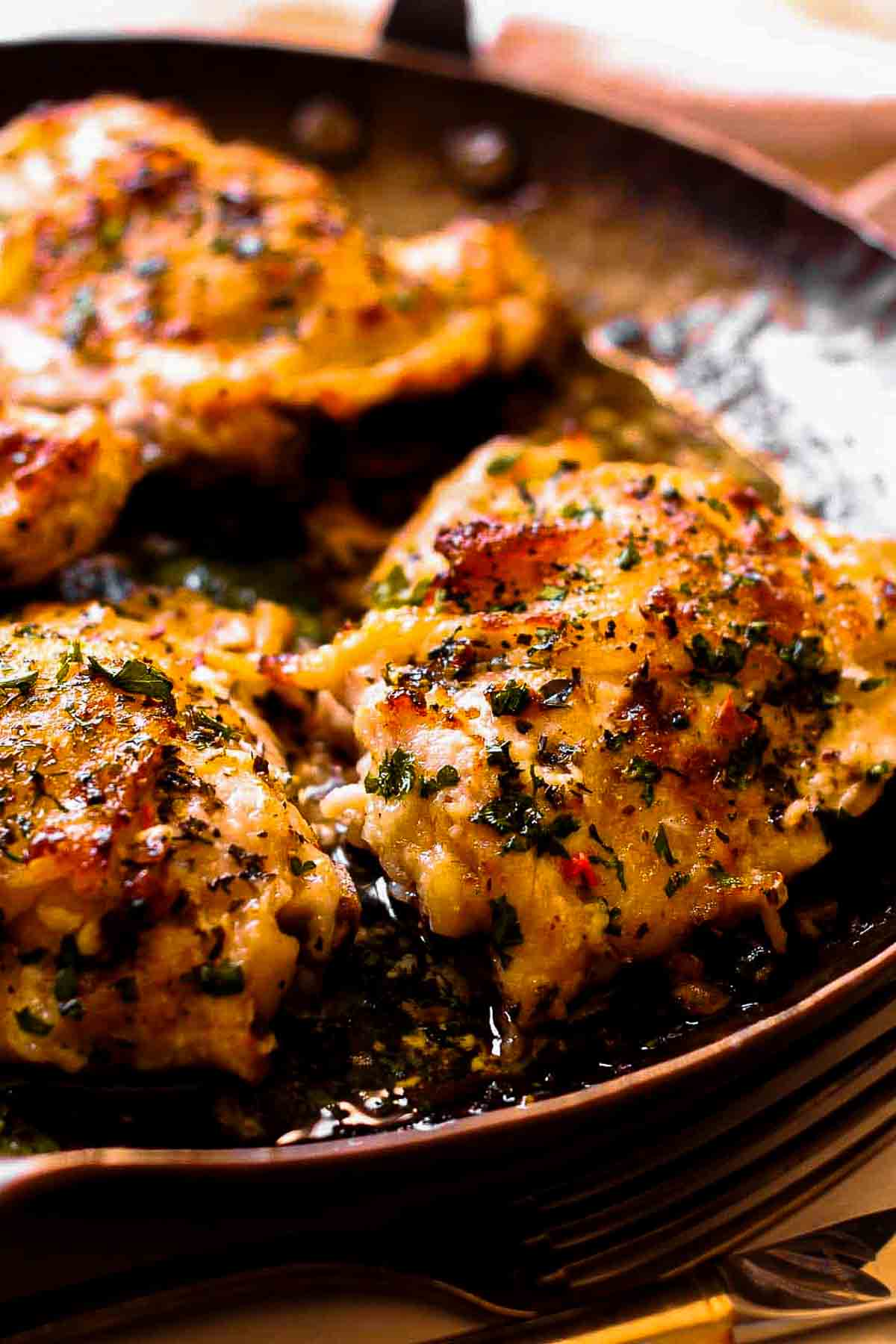 Crispy Baked Chicken Thighs (Juicy Inside, Ready in 35 Minutes)
