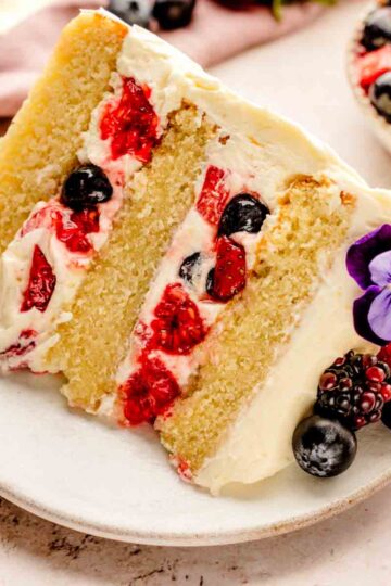 berry chantilly cake