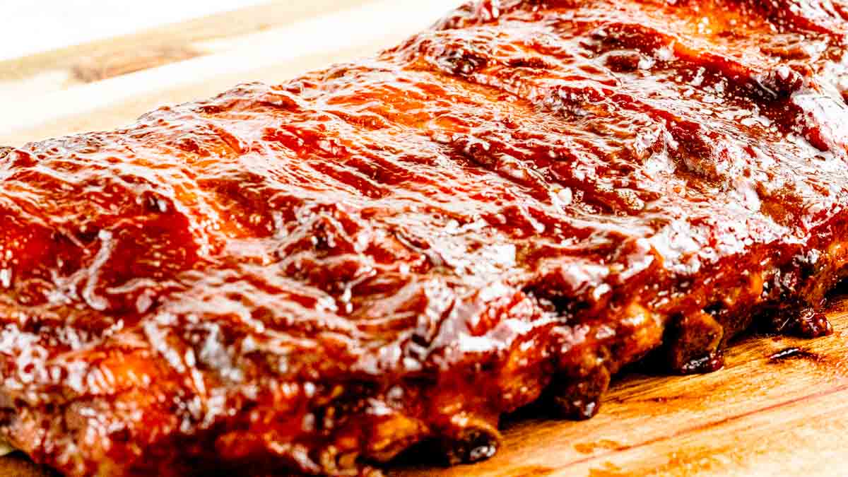 grilled bbq ribs on the wood cutting board