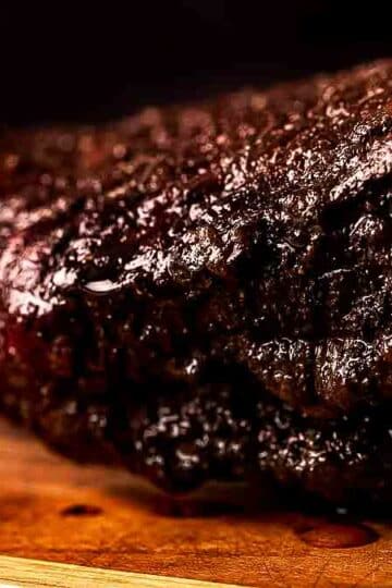 Smoked brisket flat recipe sliced and served showing dark bark crust and moist pull-apart texture inside