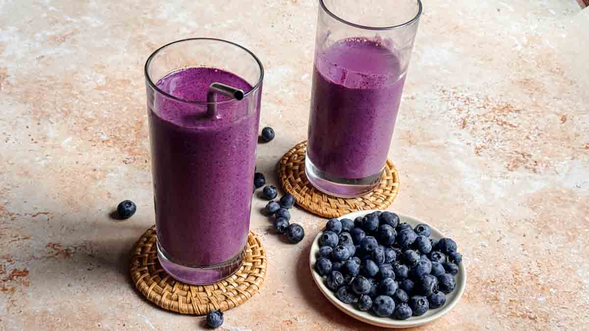 sugar free blueberry protein smoothie in glasses