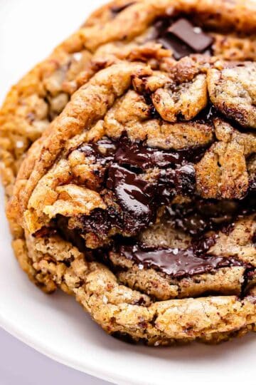 brown butter chocolate chunk cookies with flaky sea salt